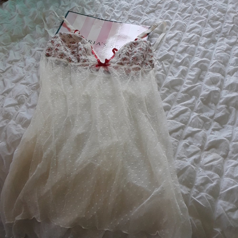 Free Vogue sheer flowered babydoll, size M